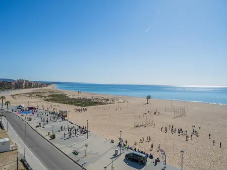 Appartement en Front de Mer avec Terrasse et Piscine - 4 Chambres, Wifi, Parking à Torredembarra - Photo 2