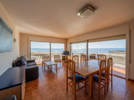 Appartement en Front de Mer avec Terrasse et Piscine - 4 Chambres, Wifi, Parking à Torredembarra - Photo 4