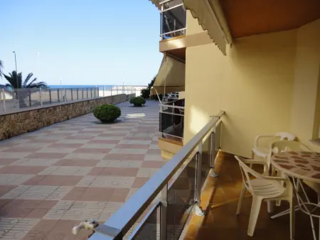 Appartement en bord de mer avec piscine, terrasse et parking à Torredembarra - Photo 1