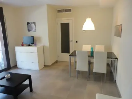 Charmant Appartement à 150m de la Mer avec Piscine, Climatisation et Parking à Torredembarra - Photo 1