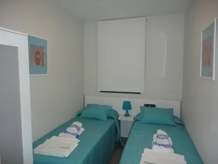 Charmant Appartement à 150m de la Mer avec Piscine, Climatisation et Parking à Torredembarra - Photo 4