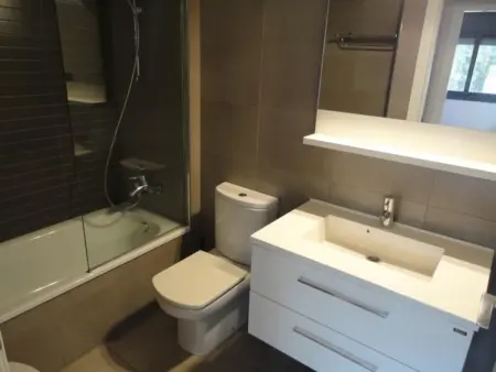 Charmant Appartement à 150m de la Mer avec Piscine, Climatisation et Parking à Torredembarra - Photo 7