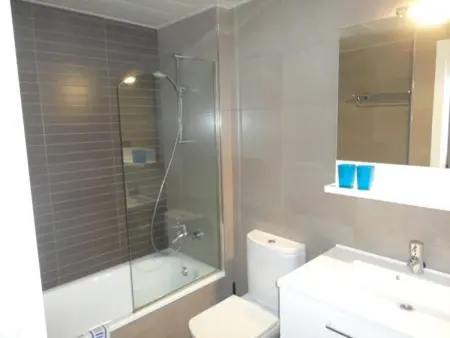Charmant Appartement à 150m de la Mer avec Piscine, Climatisation et Parking à Torredembarra - Photo 9
