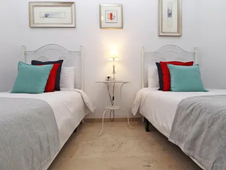 Charmant Appartement 2 Chambres au Cœur de Malaga avec Parking Privé et Wi-Fi Gratuit - Photo 4