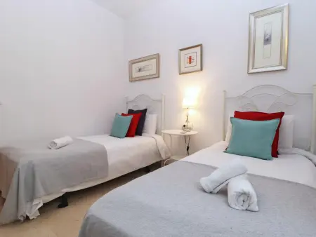 Charmant Appartement 2 Chambres au Cœur de Malaga avec Parking Privé et Wi-Fi Gratuit - Photo 6