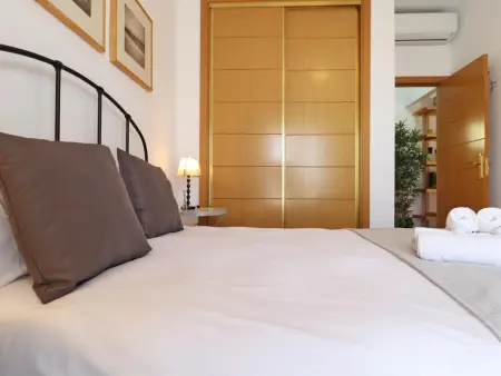 Charmant Appartement 2 Chambres au Cœur de Malaga avec Parking Privé et Wi-Fi Gratuit - Photo 13