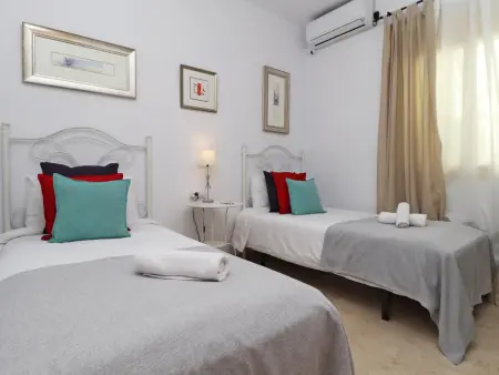 Charmant Appartement 2 Chambres au Cœur de Malaga avec Parking Privé et Wi-Fi Gratuit - Photo 15