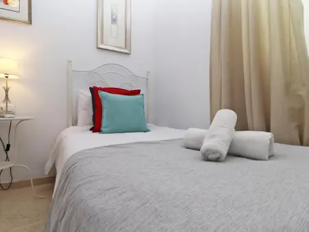 Charmant Appartement 2 Chambres au Cœur de Malaga avec Parking Privé et Wi-Fi Gratuit - Photo 16