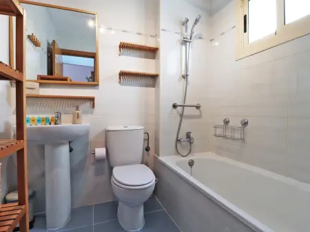Charmant Appartement 2 Chambres au Cœur de Malaga avec Parking Privé et Wi-Fi Gratuit - Photo 20