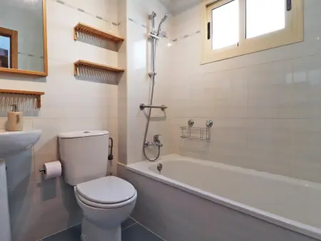 Charmant Appartement 2 Chambres au Cœur de Malaga avec Parking Privé et Wi-Fi Gratuit - Photo 21