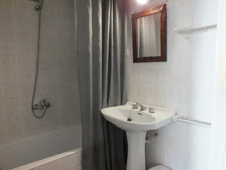 Appartement Confortable à Roses, 1 Chambre, Proche Plage, Terrasse Idéale pour 2/3 Personnes - Photo 4