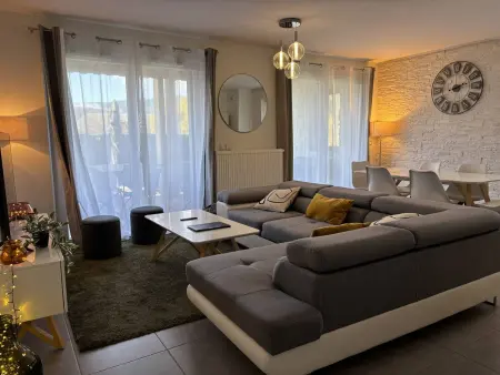 Appartement Confortable avec Terrasse à 5 Min du Centre, Navette Ski Gratuite ! - Photo 1