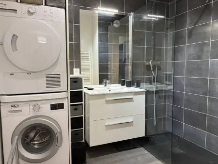 Appartement Confortable avec Terrasse à 5 Min du Centre, Navette Ski Gratuite ! - Photo 7
