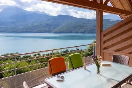 Domaine de l'Ecrin du Lac Chorges Appartements - 3 ch 8 pers, Séjour au bord du lac Chorges avec cheminée - Photo 5