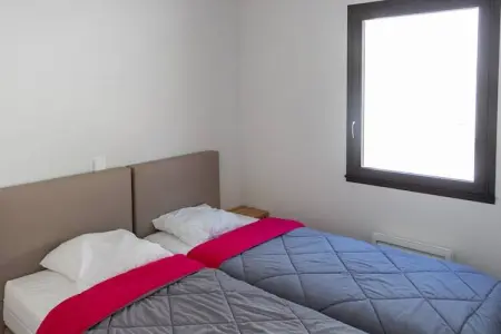 Domaine de l'Ecrin du Lac Chorges Appartements - 3 ch 8 pers, Séjour au bord du lac Chorges avec cheminée - Photo 9