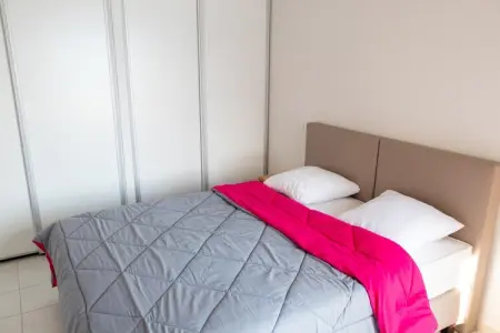 Domaine de l'Ecrin du Lac Chorges Appartements - 2 ch 6 pers, Séjour confortable pour groupe avec cheminée - Photo 3