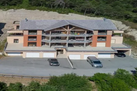 Domaine de l'Ecrin du Lac Chorges Appartements - 2 ch 6 pers, Séjour confortable pour groupe avec cheminée - Photo 6