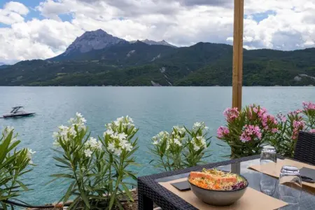 Domaine de l'Ecrin du Lac Chorges Appartements - 2 ch 6 pers, Séjour confortable pour groupe avec cheminée - Photo 10