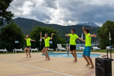 Domaine de l'Ecrin du Lac Chorges Appartements - 2 ch 6 pers, Séjour confortable pour groupe avec cheminée - Photo 11