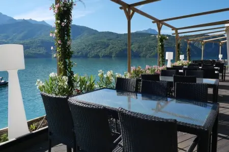 Domaine de l'Ecrin du Lac Chorges Appartements - 2 ch 6 pers, Séjour confortable pour groupe avec cheminée - Photo 13
