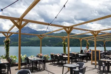 Domaine de l'Ecrin du Lac Chorges Appartements - 2 ch 6 pers, Séjour confortable pour groupe avec cheminée - Photo 14