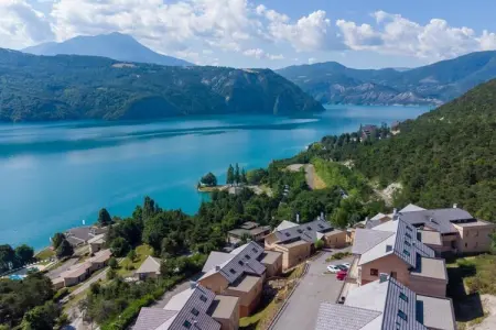 Domaine de l'Ecrin du Lac Chorges Appartements - 2 ch 6 pers, Séjour confortable pour groupe avec cheminée - Photo 15