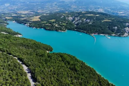 Domaine de l'Ecrin du Lac Chorges Appartements - 2 ch 6 pers, Séjour confortable pour groupe avec cheminée - Photo 22