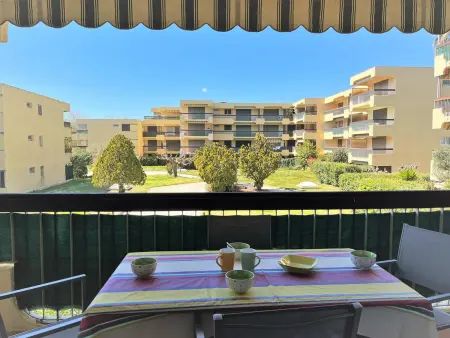 Appartement rénové 2021 avec balcon et garage, proche golf, 3 pièces, 6 couchages, Le Lavandou. - Photo 1