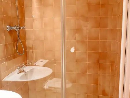 Bel Appartement à Proximité de la Mer avec Piscine et Grand Jardin - Photo 12