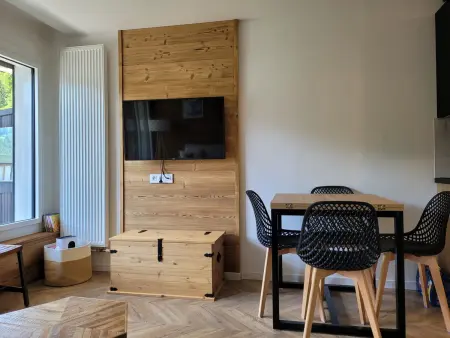 Studio spacieux rénové proche pistes avec balcon, WiFi inclus, pour 4 personnes à Pra Loup - Photo 2