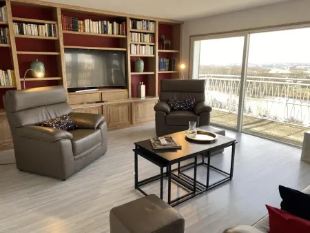 Appartement panoramique au centre de Moulins avec terrasse, 2 chambres, et équipements modernes - Photo 1