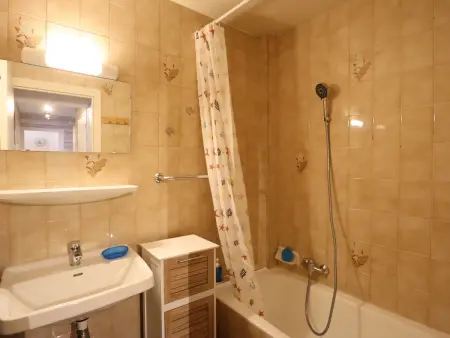 Appartement 6 personnes avec balcon, cœur du vieux village, proche remontées mécaniques et commerces - Photo 6