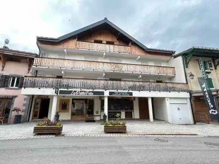 Appartement 6 personnes avec balcon, cœur du vieux village, proche remontées mécaniques et commerces - Photo 9