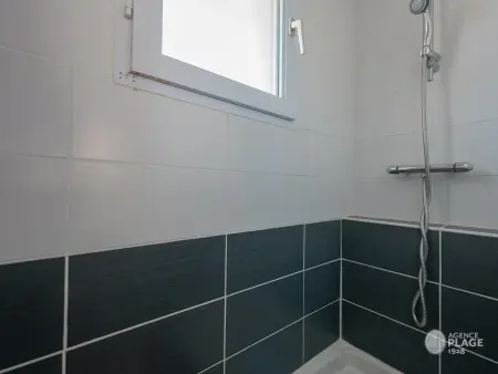 Appartement plage et commerces, balcon, tout confort - Photo 8