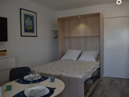 Studio cosy avec balcon et climatisation, proche des thermes - Photo 6