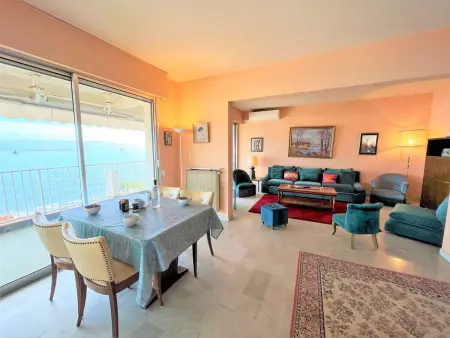 Grand appartement 4 pièces avec terrasse, climatisation et parking à Ajaccio - Photo 1