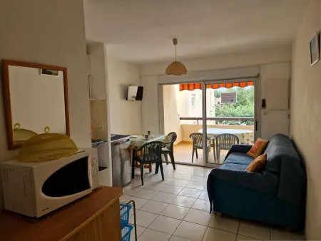 Appartement avec piscine et parking, proche des commerces - Photo 2