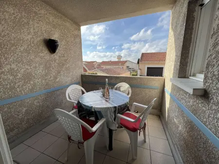 Charmant T2 en Centre-ville avec Piscine, Terrasse et Parking, à 500m de la Plage ! - Photo 1