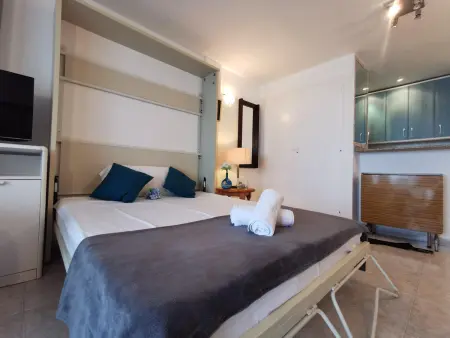 Studio moderne en bord de mer sur la Costa Brava - Photo 1