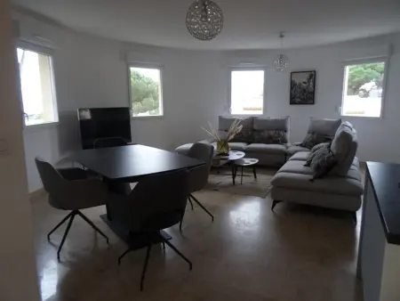 Appartement spacieux à Hyères avec piscine, climatisation et Wi-Fi - Photo 1