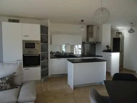 Appartement spacieux à Hyères avec piscine, climatisation et Wi-Fi - Photo 2