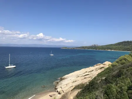 Appartement spacieux à Hyères avec piscine, climatisation et Wi-Fi - Photo 16