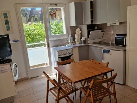 Appartement Hyères : 2 pièces, jardin privé, proche plage et port, WIFI, parking - Photo 3