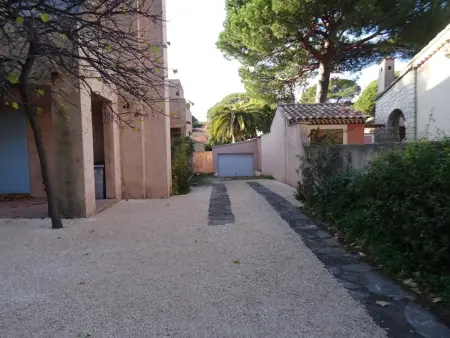 Appartement Hyères : 2 pièces, jardin privé, proche plage et port, WIFI, parking - Photo 9