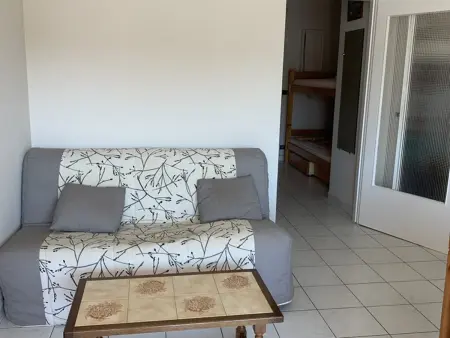 Studio Cabine à Hyères : piscine, proche port, plages et aéroport, parking inclus - Photo 2
