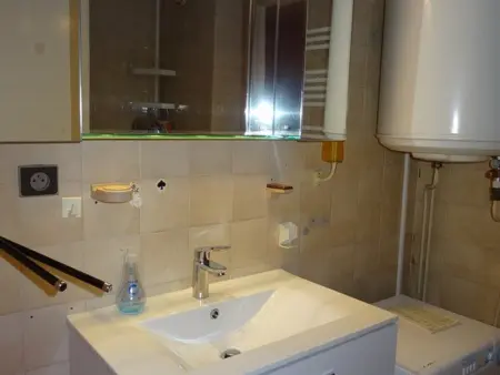 Studio Cabine à Hyères : piscine, proche port, plages et aéroport, parking inclus - Photo 5