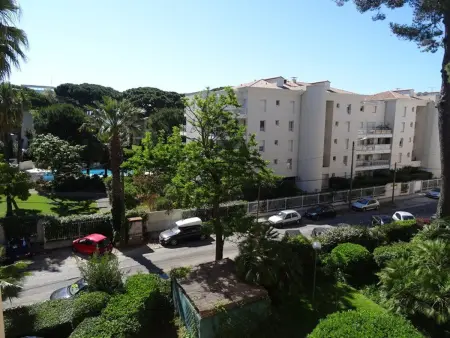Studio Cabine à Hyères : piscine, proche port, plages et aéroport, parking inclus - Photo 7