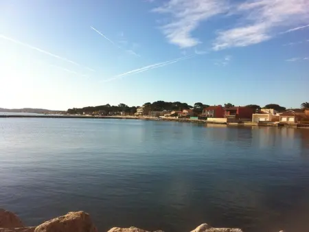 Studio Cabine à Hyères : piscine, proche port, plages et aéroport, parking inclus - Photo 10