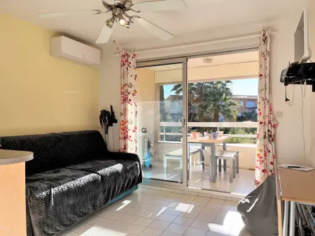 Studio cabine 4 pers avec terrasse, clim et parking au Lavandou - Photo 3