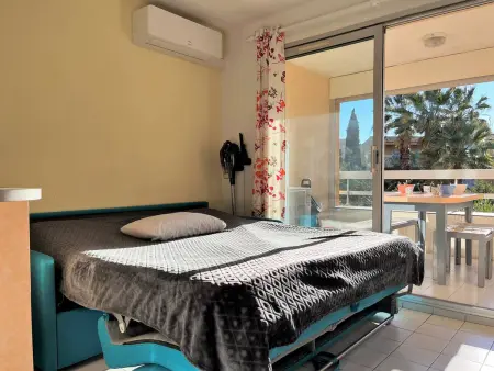Studio cabine 4 pers avec terrasse, clim et parking au Lavandou - Photo 4